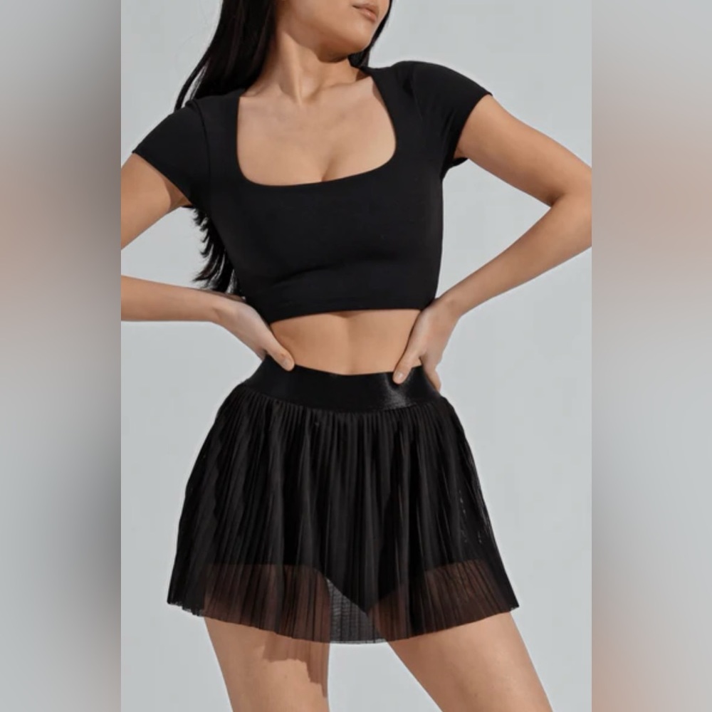 Elegant Black Pleated Women Shorts